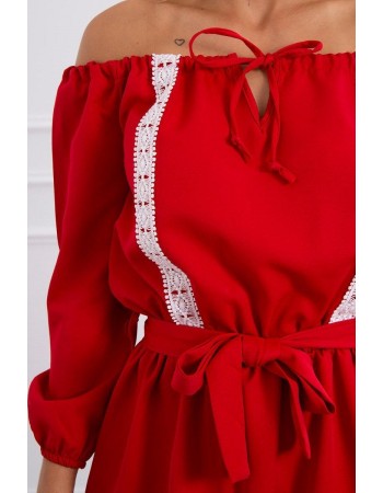 Šaty s rovným výstrihom a čipky červená, Červená